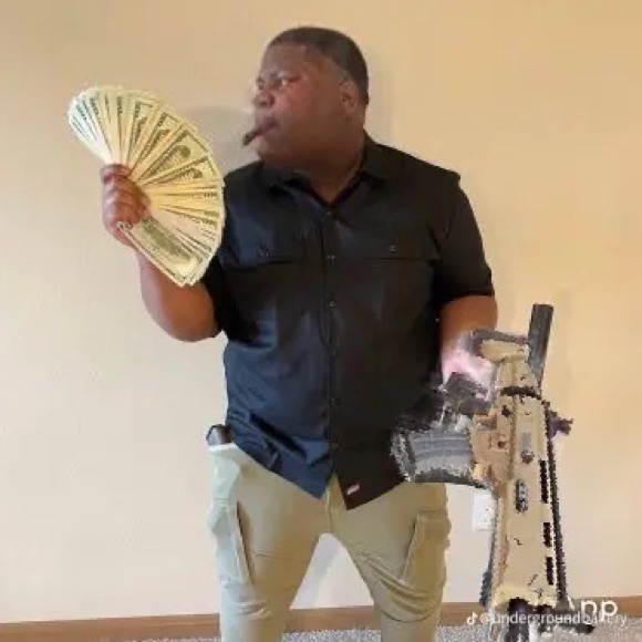 Meet your Posher, Malik - Picture 1 of 1